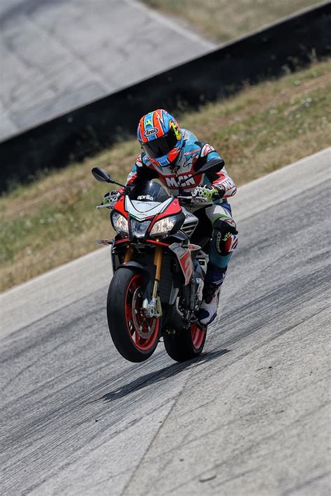 Share your riding experience about aprilia tuono v4 1100. Aprilia Tuono V4 1100 Factory Review: Full Factory Perfection