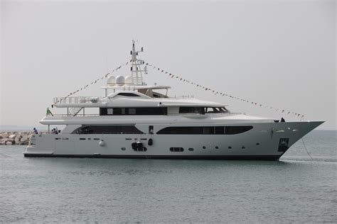 crn launch navetta 43 motor yacht lady genyr — yacht charter and superyacht news