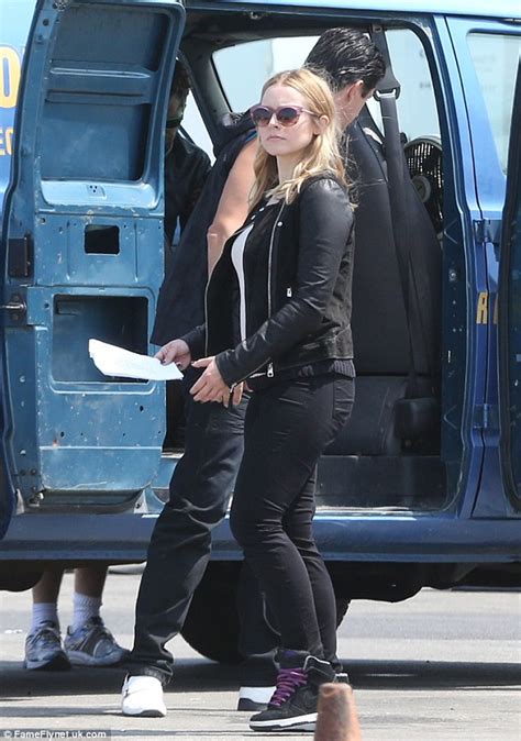 Kristen Bell Parades Her Post Pregnancy Curves In Tight Black Jeans As