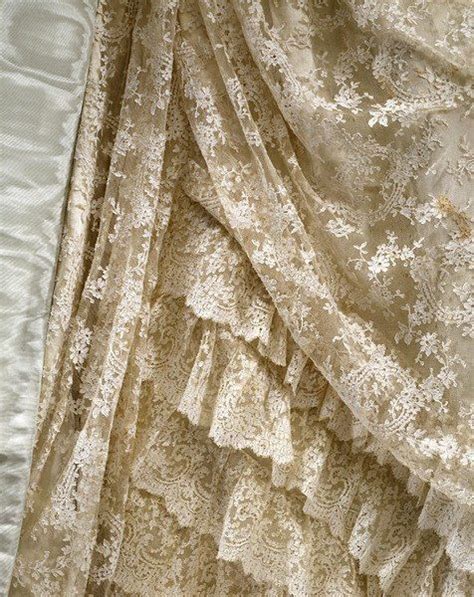 ~ beautiful ruffled lace ~ victorian lace linens and lace antique lace
