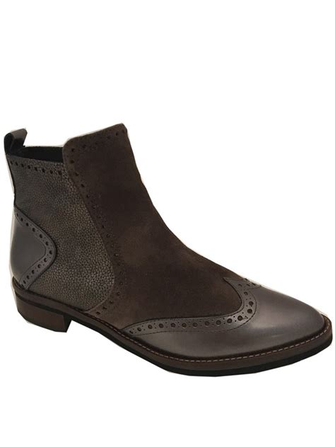 View budapester in berlin view budapester in hamburg. Gadea Damen Stiefelette mit Budapester Muster in Braun Bronze