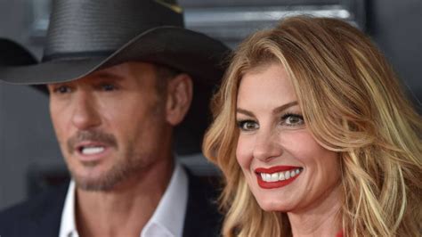 S Faith Hill S Daughter Wows In Beautiful Beach Photo As She S