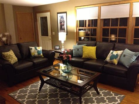 Includes other dark colors to achieve contrast in the room. Pin by Tasha Carlson on Home Decor | Brown sofa living ...
