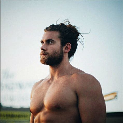 Brock Ohurn El Personal Trainer Con El Que Todas Har Amos Ejercicio Man Bun Man Bun Beard