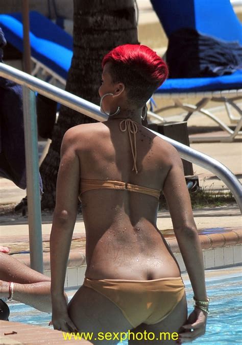 Rihanna Pussy Cameltoe Upskirt Seethrough Celeb 189 Pics 3