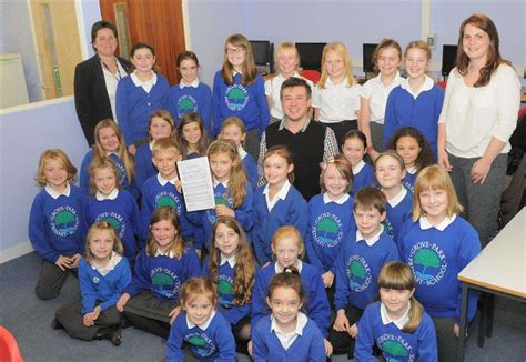Pupils At Grove Park Primary School Hilton Drive Sittingbourne Do