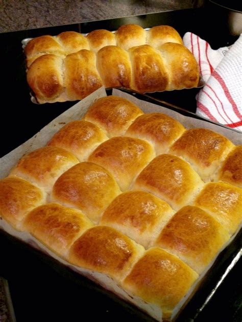 Nah, kamu bisa coba membuat roti sobek abon. Belajar Membuat Roti Sobek Dengan Mesin Roti Seadanya