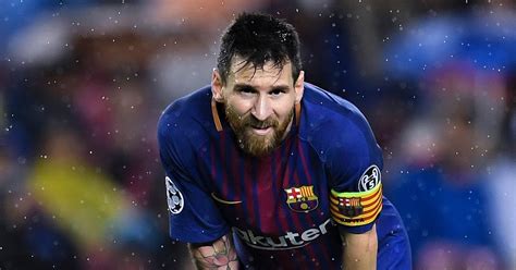 Klein, schnell und seit der kindheit einen ball am fuß kleben, das ist lionel messi. 7 Fakten über Lionel Messi
