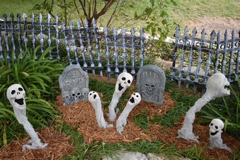 20 Halloween Yard Cemetery Ideas