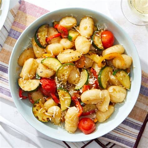 Wenn die gnocchi oben schwimmen, sind sie gar. Ñoquis con Verduras de Verano | HolaVeggie