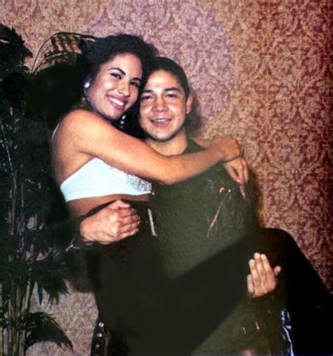 10 Beautiful Photos Of Selena To Remember Her Selena Quintanilla Selena And Chris Perez