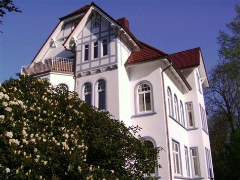 Mit 2,5 zimmern sowie balkon u. 1908 Ahrensburg | Mietwohnungen, Wohnung mieten und Style ...
