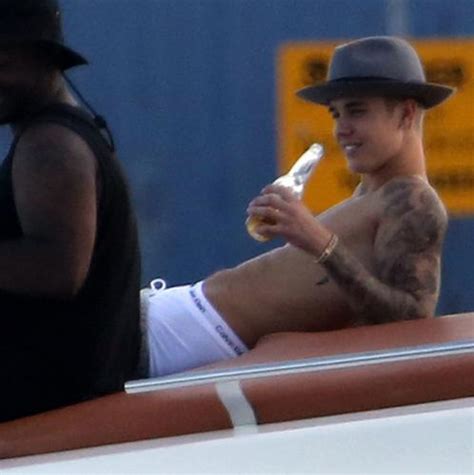 Wheres Selena Justin Bieber Celebrates Independence Day On A Yacht Filled With Women In Miami