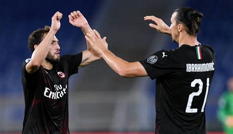 Futbolcu hakan çalhanoğlu'nun çok ciddi ve affedilmesi mümkün olmayan bir şey sebepten hakan çalhanoğlu'nun bu sözlerine eşi sinem çalhanoğlu, instagram'dan yaptığı bir açıklama ile cevap. Hakan Çalhanoğlu Frau : Bundesligakolumne Mit 100 Kmh Ins ...