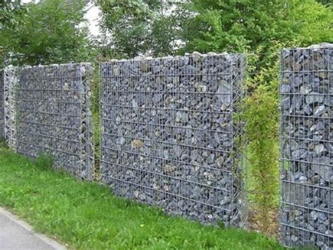 Comment cacher tuyau pvc sur mur exterieur : Cacher un mur en parpaing - Variegata paysage | Design de ...