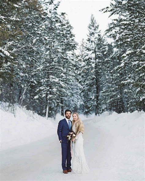 34 Snowy Wedding Photos That Will Make You Want To Get Married This