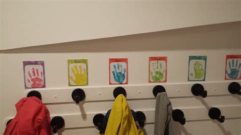 Elles ont été réalisées à partir d'idées glanées ici et là sur le net ou ailleurs. La maternelle de Laurène: étiquettes porte-manteaux à ...