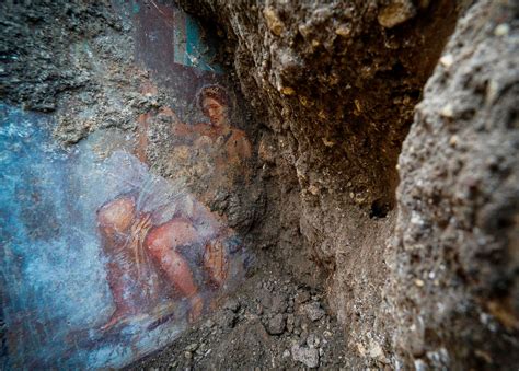 Stunning ‘sensual Queen Fresco Discovered In Pompeii
