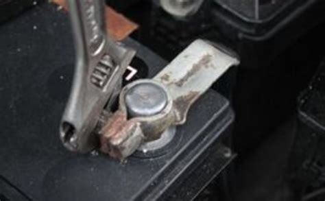 It is always a good idea to use eye protection and use. How to Clean Car Battery Terminals With Baking Soda | It ...