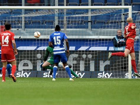 Los angeles rolf feltscher (l) im zweikampf mit seattles nouhou tolo. Bilder | MSV Duisburg - Würzburger Kickers 1:2 ...