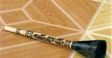 Contohnya alat musik arbab yang merupakan alat musik gesek dari aceh, alat musik gamelan yang merupakan alat musik pukul dari jawa tengah. Alat Musik Saluang Berasal Dari Mana - Berbagai Alat