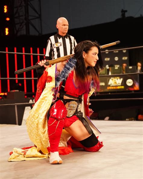 Hikaru Shida Defends Aew Womens Championship In High Intensity