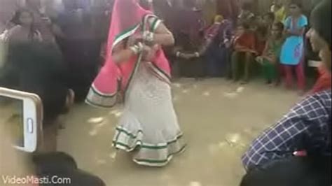 Bhabhiji Dancing On Bhojpuri Song In Gaonandvideomastiandcomand