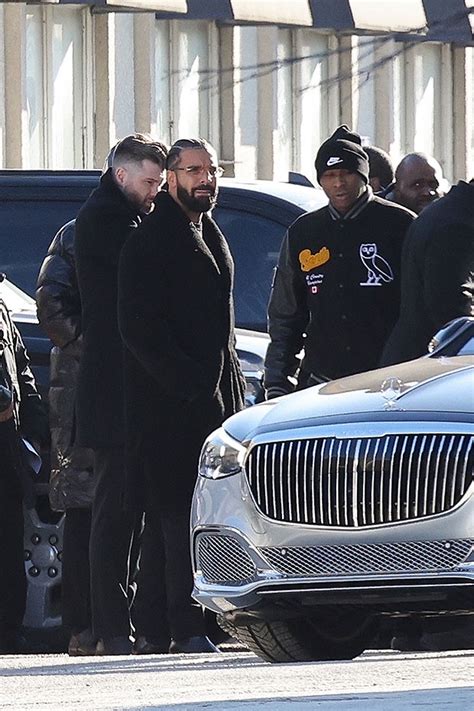 Kim Khloe Kardashian Join Drake At Tristan Thompsons Moms Funeral