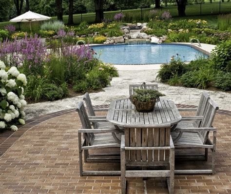 Smaller broken pieces then get used to fill the bigger gaps. 7 Inspiring Brick Patio Ideas for a Beautiful Low ...