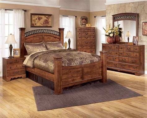Coaster Furniture Brenner 4-Piece Panel Bedroom Set In Rustic Honey