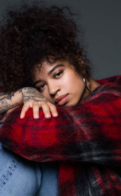 Download Wallpaper 950x1534 Photoshoot Celebrity Ella Mai Iphone