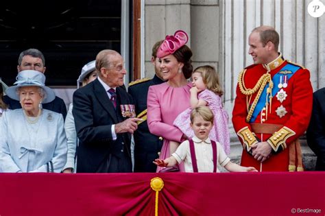 Prince philip, duke of edinburgh (born prince philip of greece and denmark, 10 june 1921) is a member of the british royal family as the husband of queen elizabeth ii. La reine Elizabeth II d'Angleterre, le prince Philip, duc ...