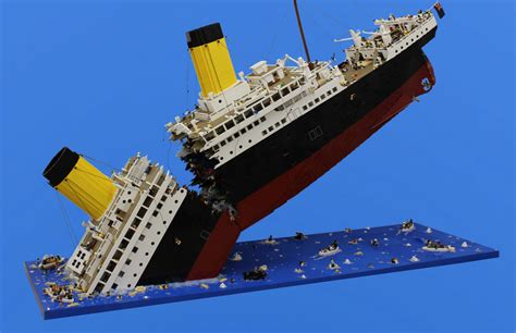 Tonący Titanic Z Klocków Lego 120 Tysięcy Elementów Odtwarza Scenę Z