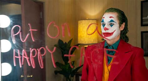 Ez a történet megmutatja, miképpen válhat egy ártatlan lúzerből világok felforgatója, hadseregek legyőzője és szuperhősök méltó. Joker con Joaquin Phoenix: trailer, data di uscita e ...