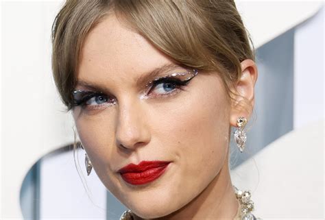 Taylor Swift Eyeliner The Liquid Liner Behind Swifts Famous Cat Eye