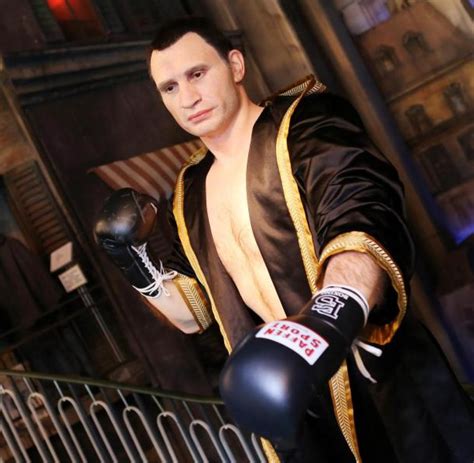 Sein gegner steht bisher noch nicht fest. Schwergewicht aus Wachs: Vitali Klitschko "boxt" im ...
