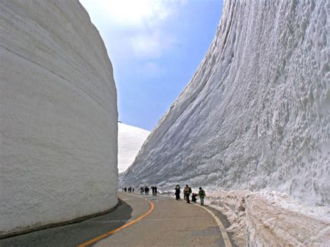 Japans 65 Foot Towering Snow Walls 8 Pics