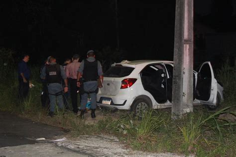 Dois Homens São Encontrados Mortos Dentro De Carro Em Manaus Terceira Vítima Foi Socorrida Diz