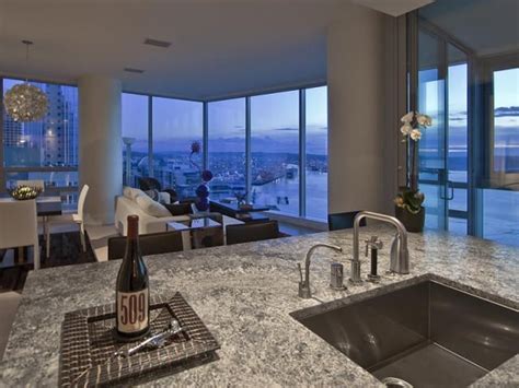 Browse through 16 apartments for sale in mcgill university, montreal, qc with prices between $419,950 and $2,556,000. Seattle condo (With images) | Luxury homes, Apartment view ...