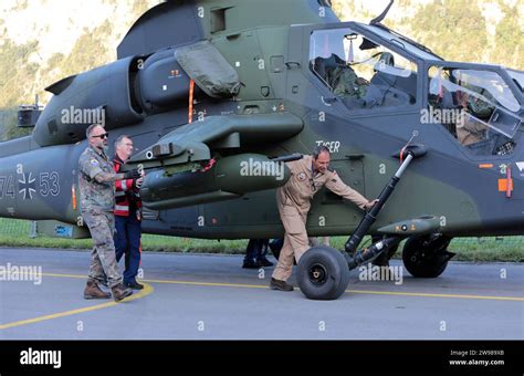 Ein Kampfhubschrauber Tiger Er Geh Rt Zum Kampfhubschrauberregiment