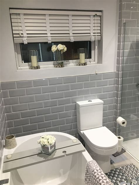 20 Grey Tiles In Bathroom Decoomo