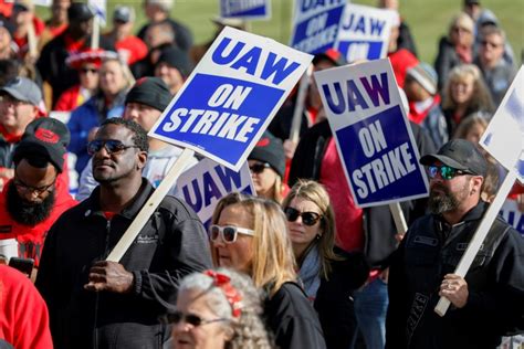 Uaw Leaders Reach Tentative Deal With Gm To End Us Worker Strike