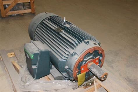 Toshiba 200hp Electric Motor 1800 Rpm 3ph 575 V 447t Tefc