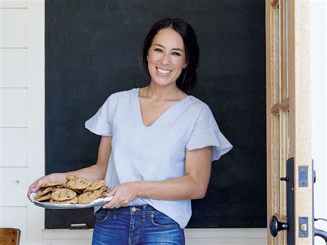 Joanna Gaines Adds A Secret Ingredient To Her Delicious Biscuits Joanna Gaines Magnolia Table