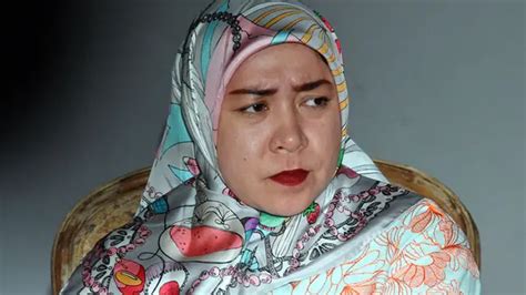 gaya hijab melly goeslaw disindir hatters malaysia showbiz