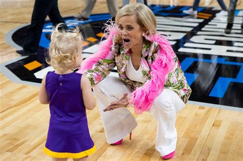 Lsu Coach Kim Mulkeys Sweet Outfit Invites Jokes On Social Media Oregonlive Com