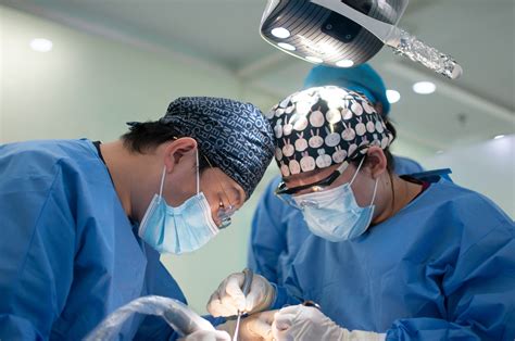 do-neurologists-perform-surgery-neurotray