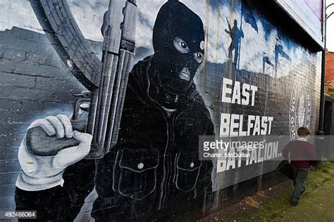 Paramilitary Groups Set Up A New Loyalist Community Council Photos Et Images De Collection