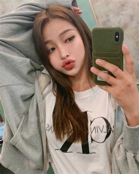 Image May Contain One Or More People Phone Selfie And Closeup Ulzzang Girl Pretty Korean