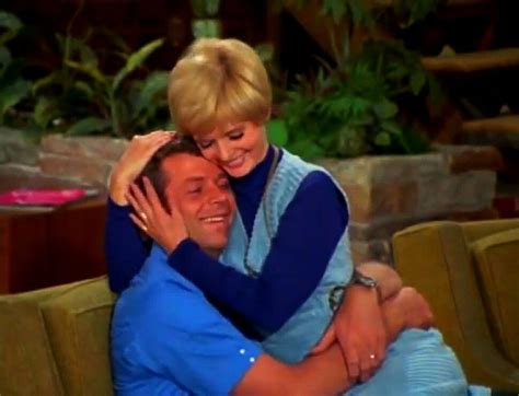 Robert Reed As Michael Mike Brady And Florence Henderson As Carol